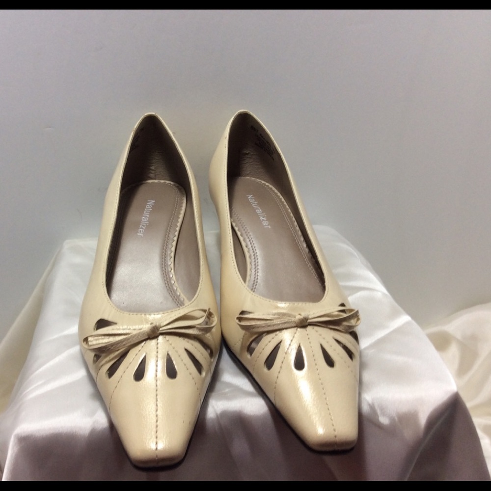 Naturalizer Size 7 N Leather Heels, Ivory